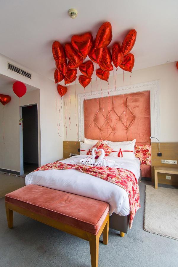 Mandarin Palace Hotel & Spa Tangeri Esterno foto A bedroom decorated for Valentine's Day